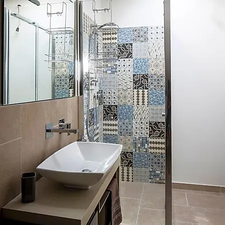 - Uva Bed & Breakfast 3*